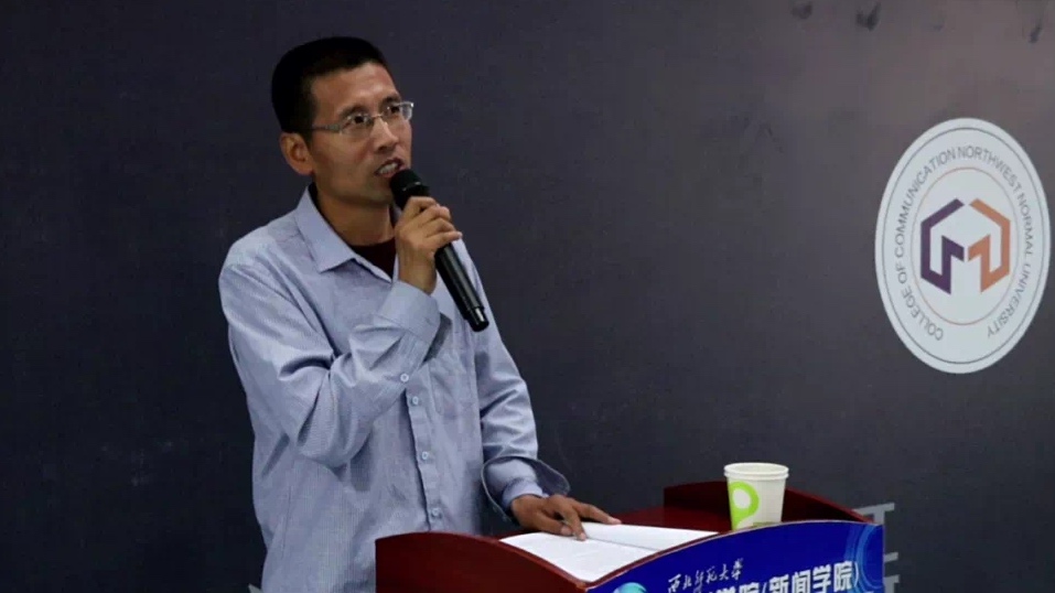 快讯 传媒学院特邀张文翰为师生主讲《自主创业与书法创作》